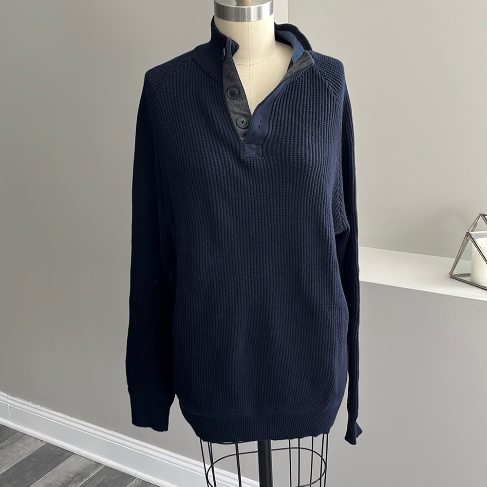 BOWEN & WRIGHT MEN SWEATER